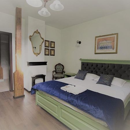Hotel La Curtea Domneasca à Piatra Neamţ Extérieur photo
