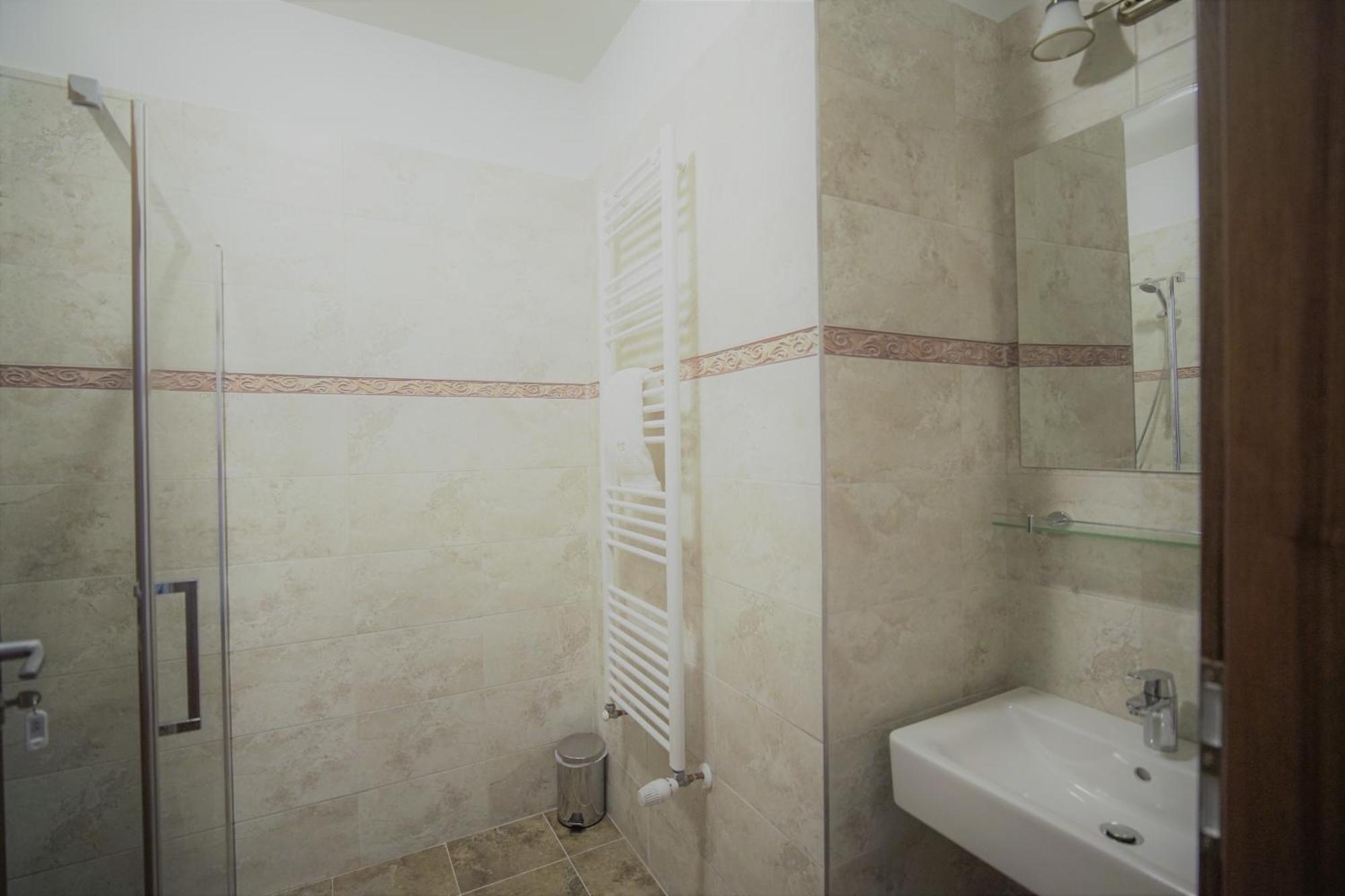 Hotel La Curtea Domneasca à Piatra Neamţ Chambre photo