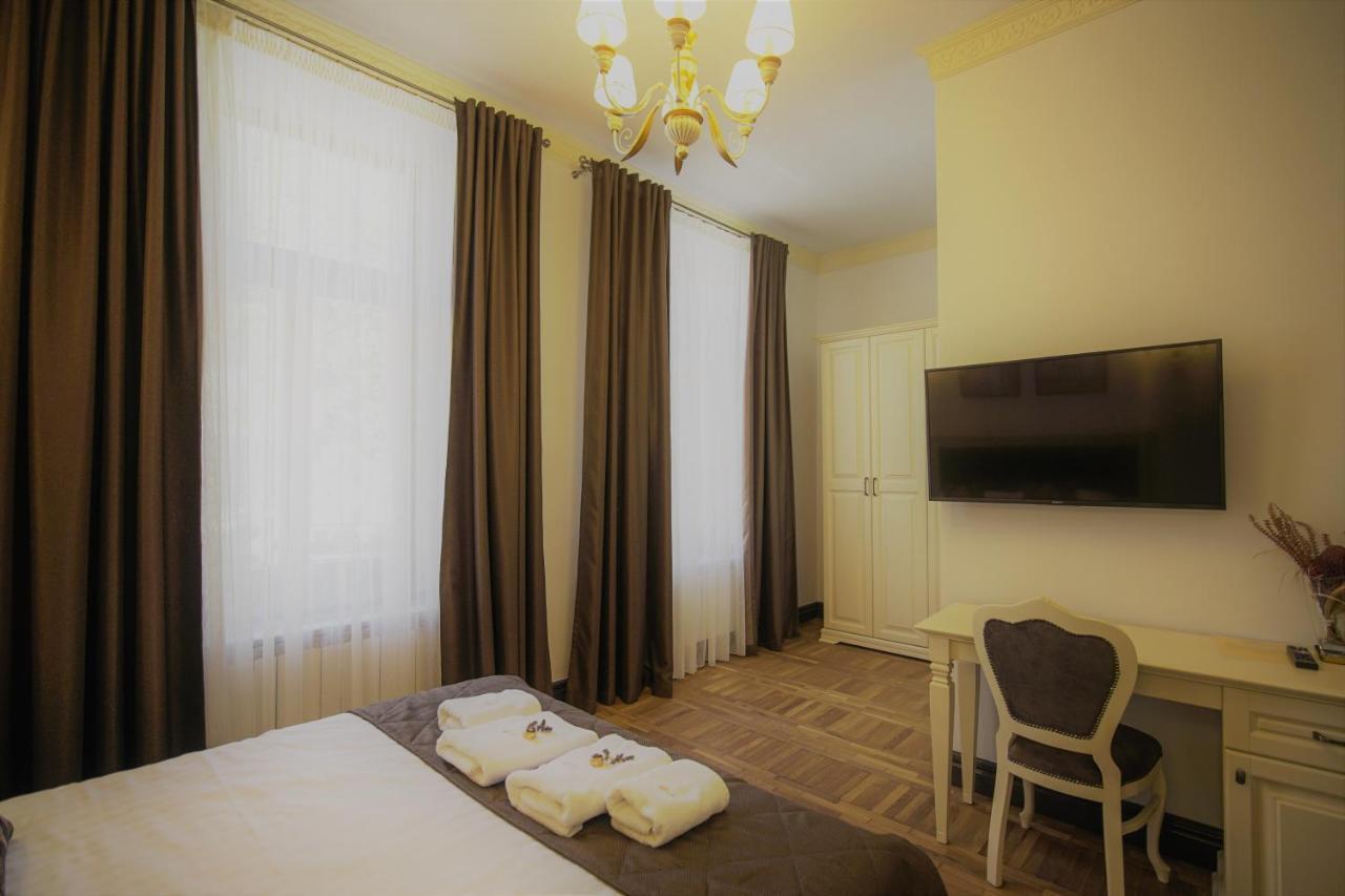 Hotel La Curtea Domneasca à Piatra Neamţ Extérieur photo