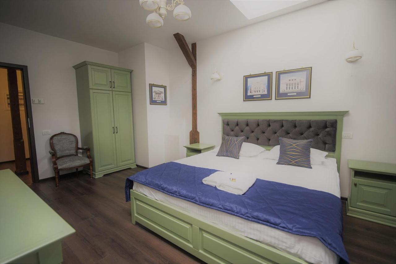 Hotel La Curtea Domneasca à Piatra Neamţ Extérieur photo