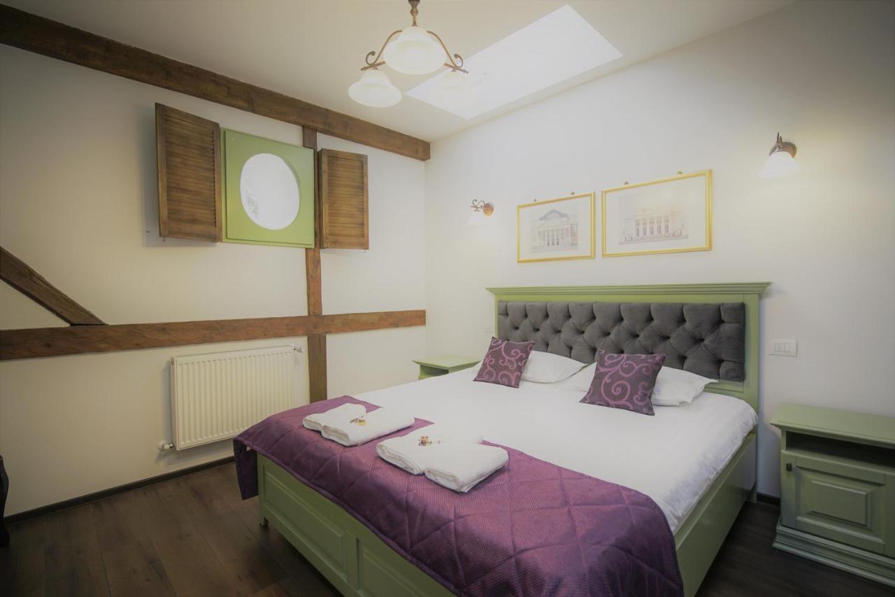 Hotel La Curtea Domneasca à Piatra Neamţ Extérieur photo
