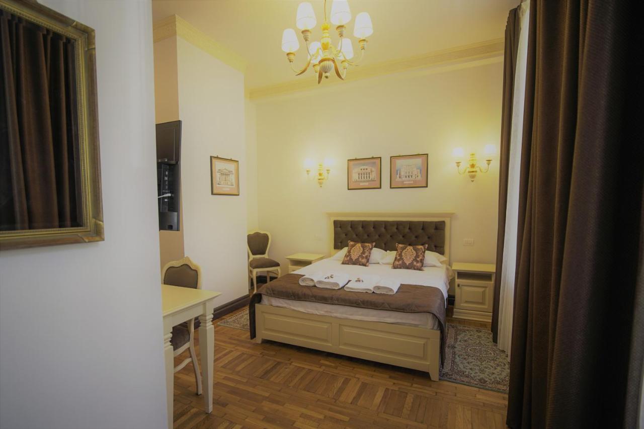 Hotel La Curtea Domneasca à Piatra Neamţ Extérieur photo