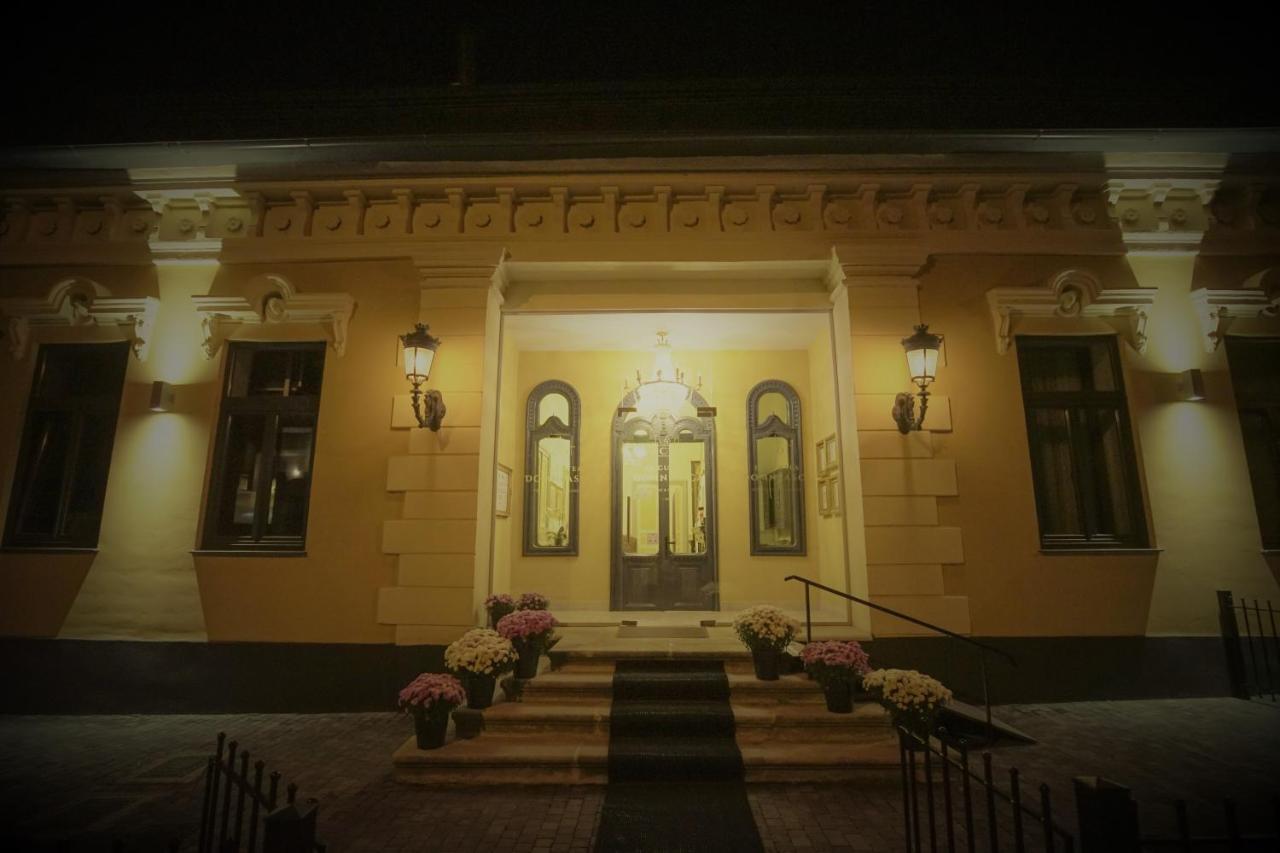 Hotel La Curtea Domneasca à Piatra Neamţ Extérieur photo