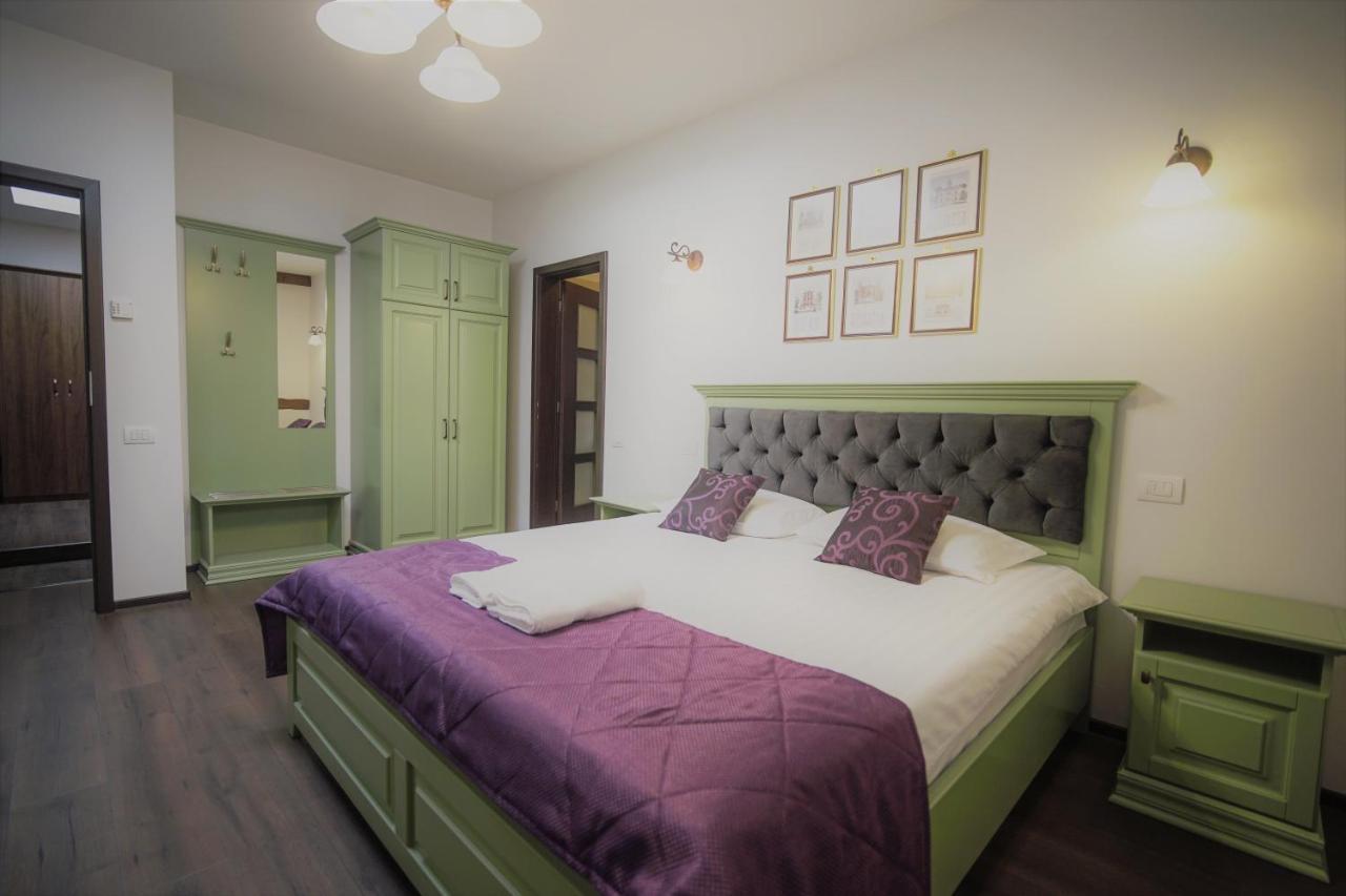 Hotel La Curtea Domneasca à Piatra Neamţ Extérieur photo