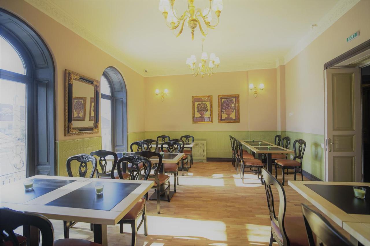 Hotel La Curtea Domneasca à Piatra Neamţ Extérieur photo