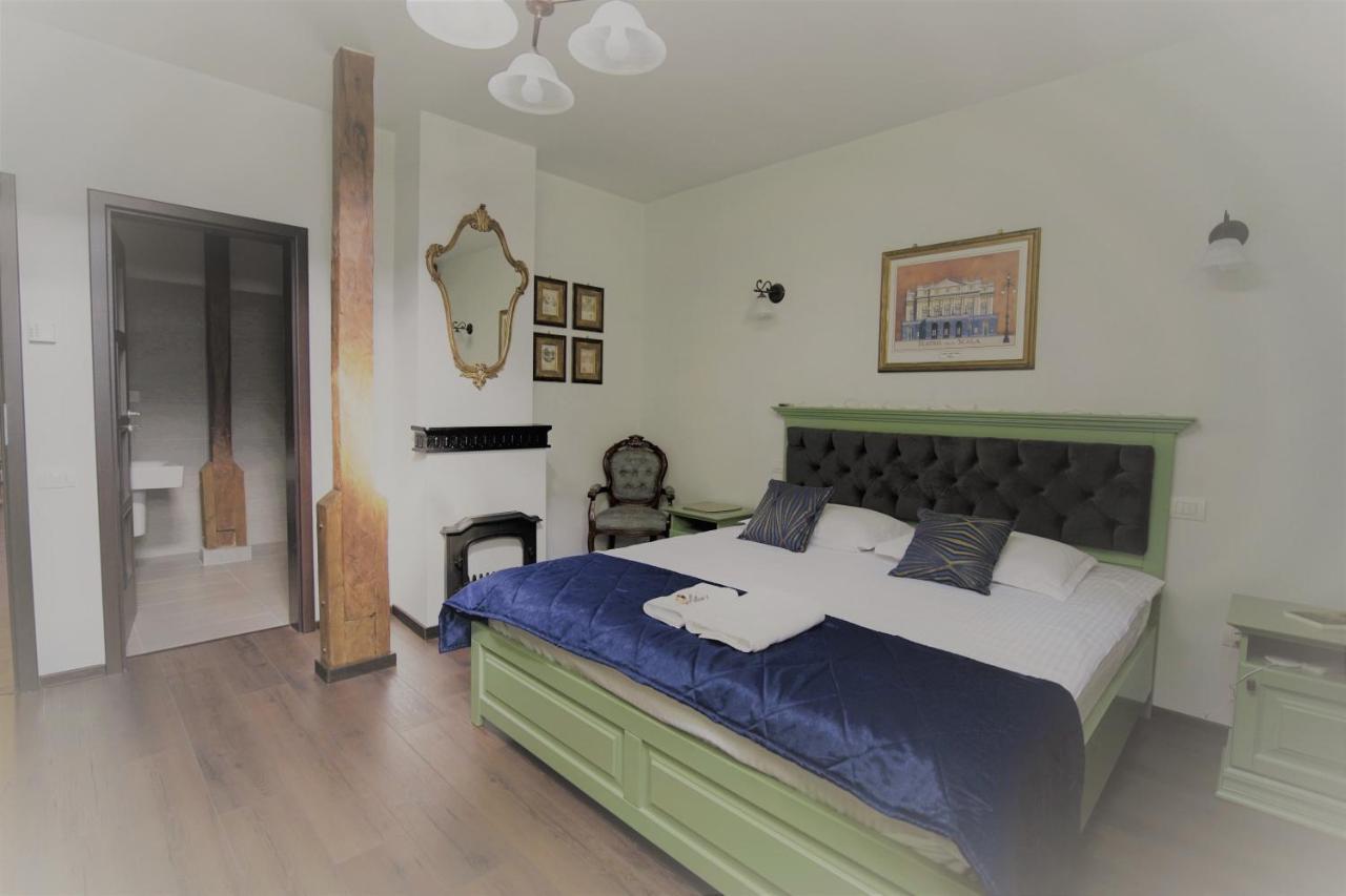 Hotel La Curtea Domneasca à Piatra Neamţ Extérieur photo