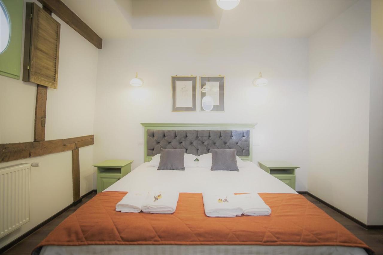 Hotel La Curtea Domneasca à Piatra Neamţ Extérieur photo
